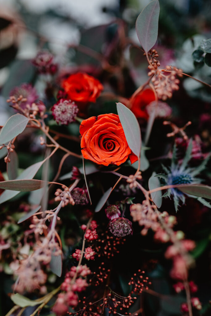 Herbsthochzeit – Rose in einem Blumenbouquet
